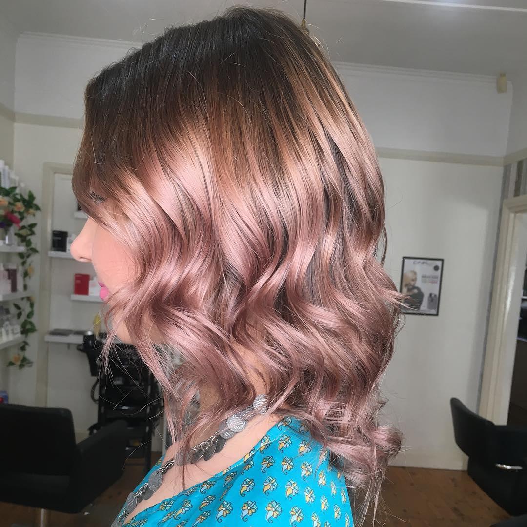 FOTO: @twochairssalon [IG]