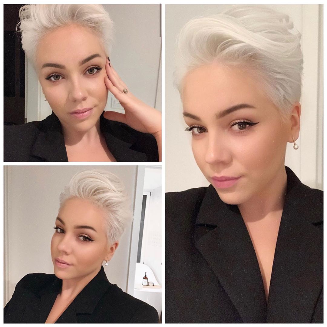 Pixie cut molto corto con ciuffo biondo platino