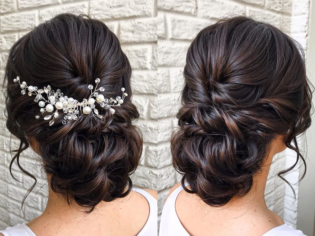 Acconciatura con capelli raccolti per spose