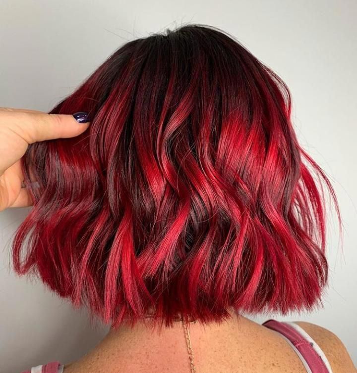 Caschetto mosso con balayage biondo