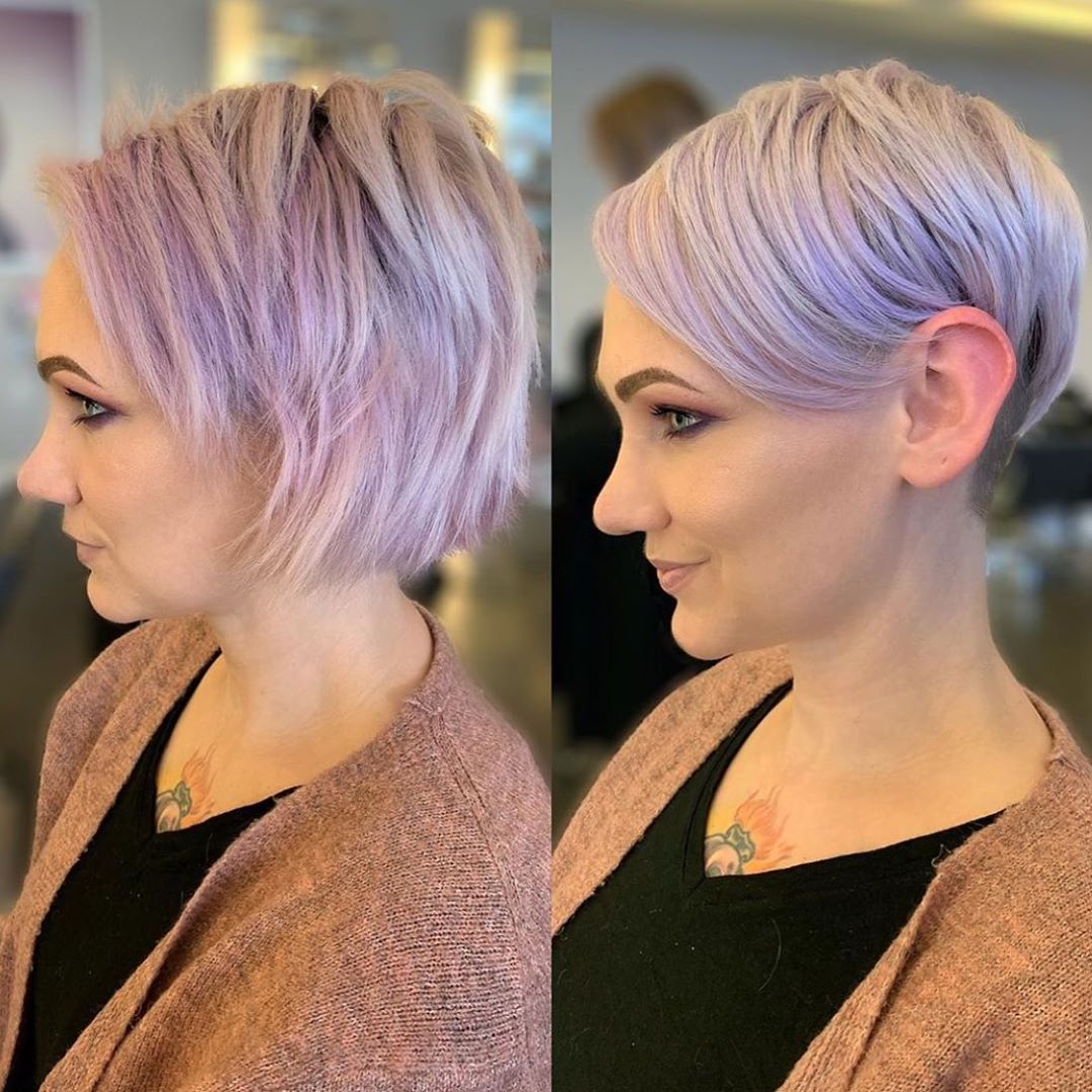 Un bob trasformato in un pixie cut moderno e carico di fascino, color lilla