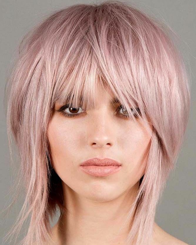 Pixie cut bombato frangia e ciuffi sul davanti lungh fino al collo color rosa antico