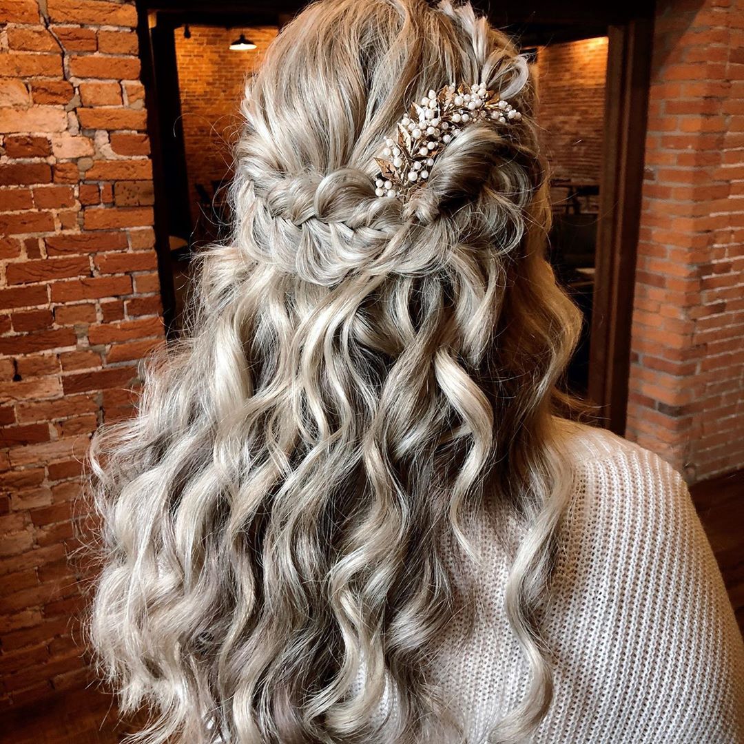 Acconciature Sposa 2021 Tutte Le Idee Di Tendenza Dal Semi Acconciature Sposa 2021 Tutte Le Idee Di Tendenza Dal Semi