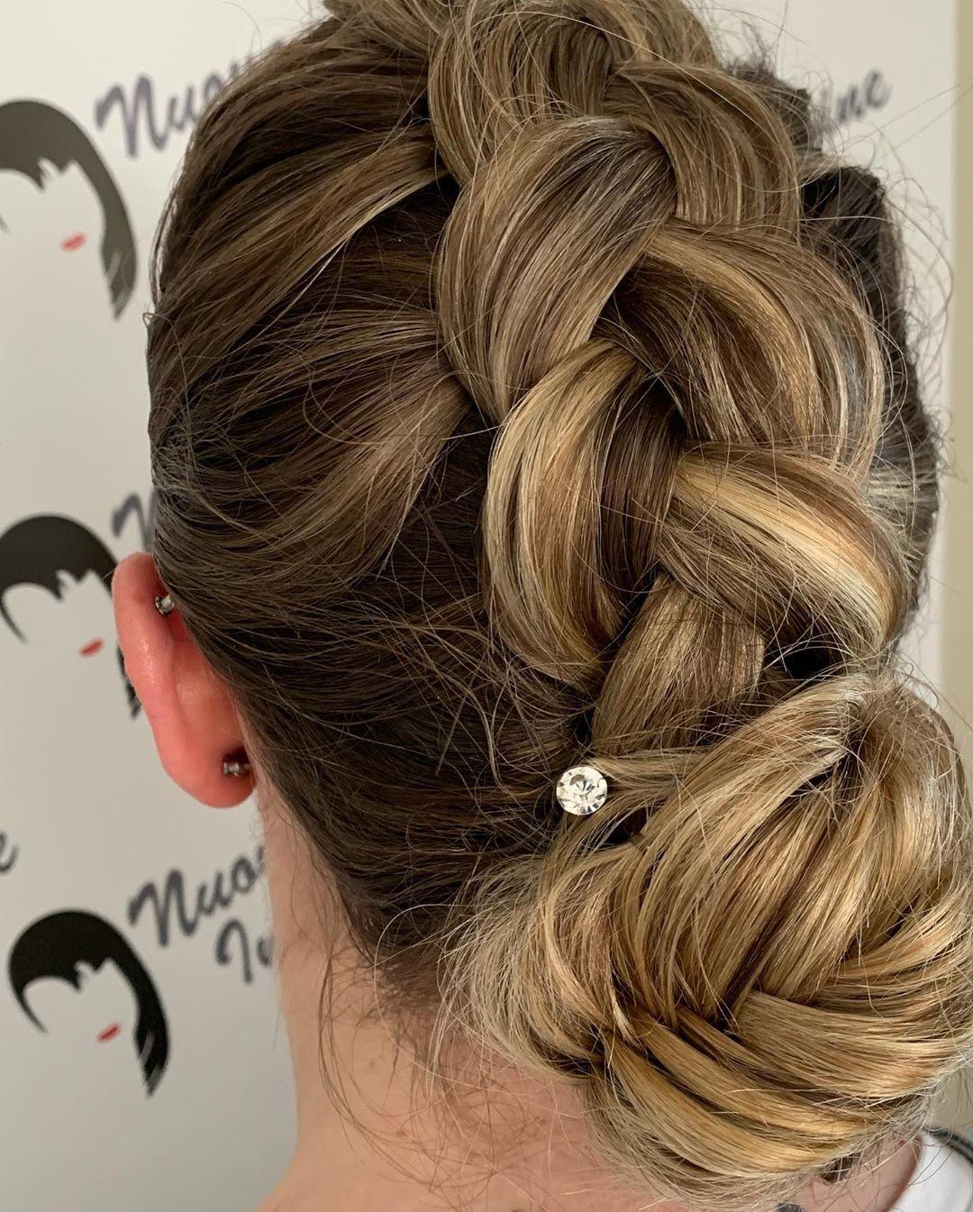 Elegante chignon con treccia