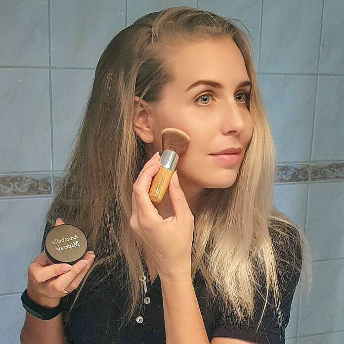 La corretta applicazione del fondotinta minerale con il pennello