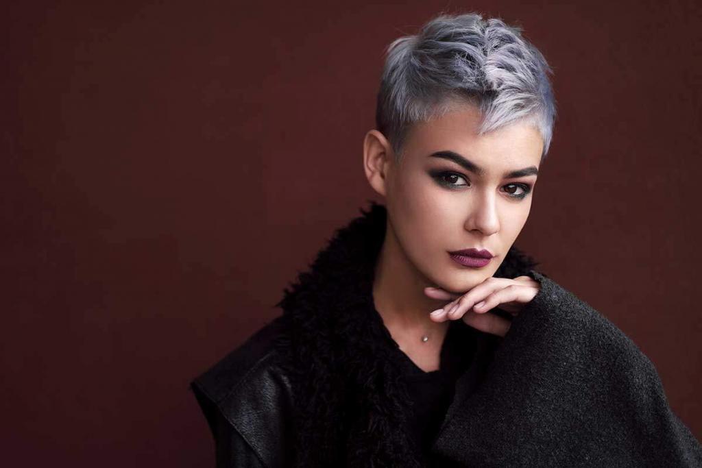 Capelli argento: una scelta di stile? Chi può permetterseli e quale