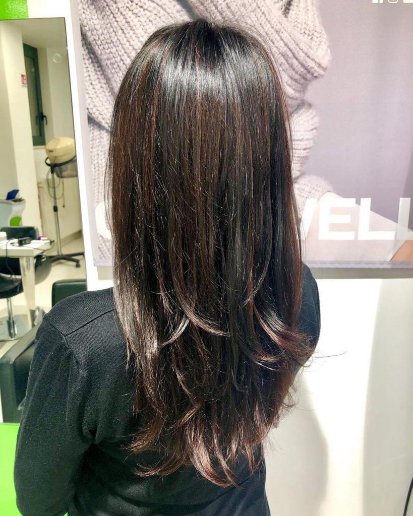 Capelli scalati lunghi