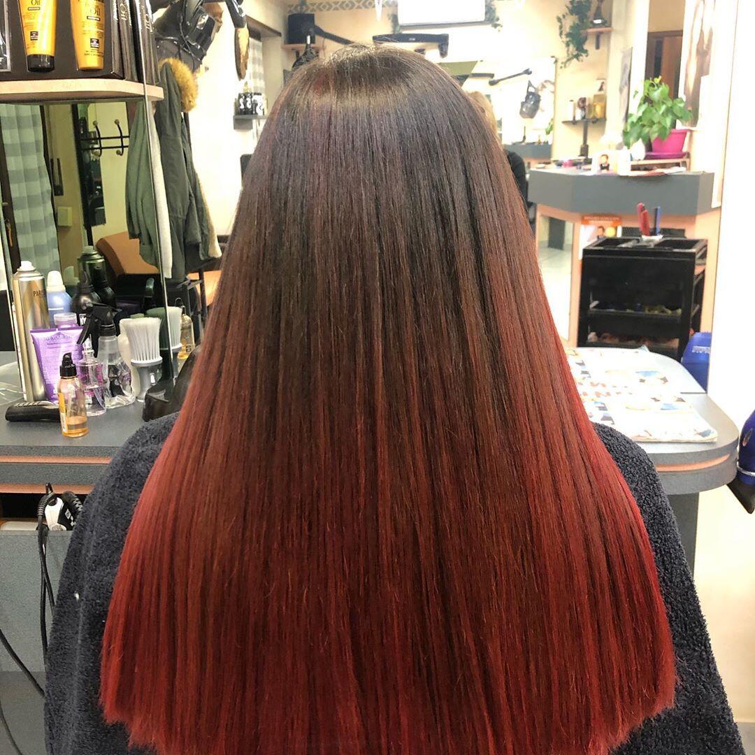 Shatush rosso su capelli liscio estremo