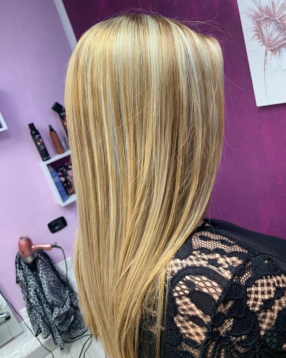 Colpi di sole biondi su capelli naturalmente chiari